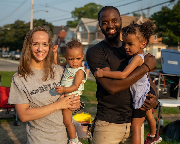 Dezmond con su familia